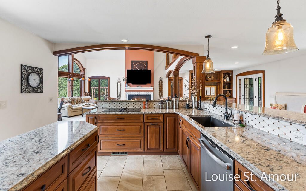 Fireplace, Interior, Kitchen, Pendant Lights, Recessed Lighting