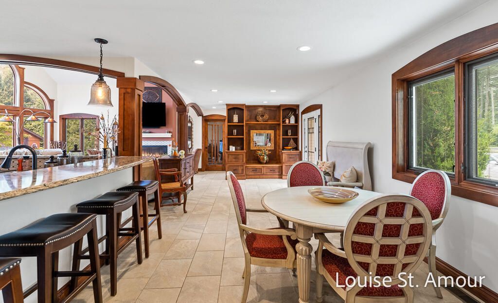 Dining room, Interior, Pendant Lights, Recessed Lighting