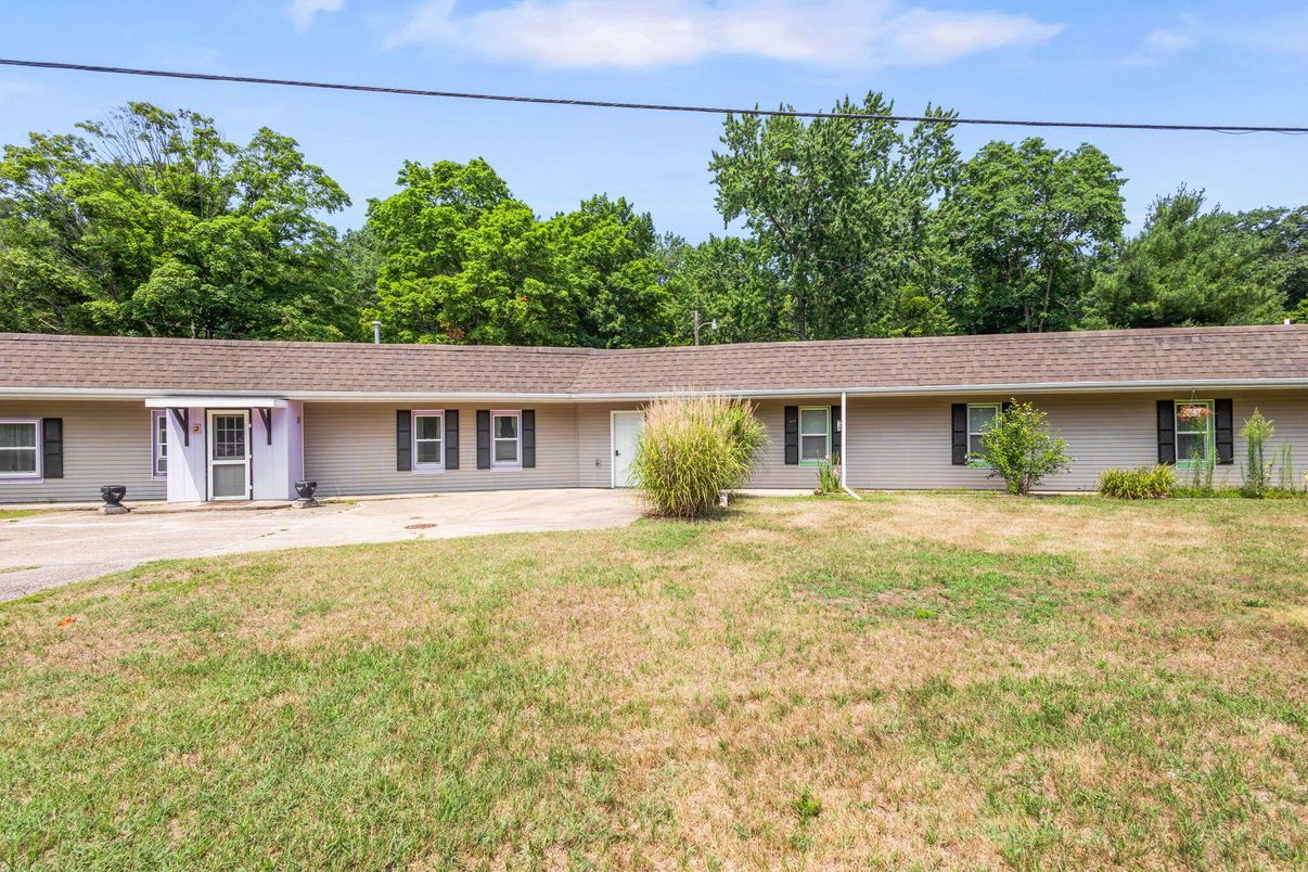 Backyard, Exterior, Facade, Ranch