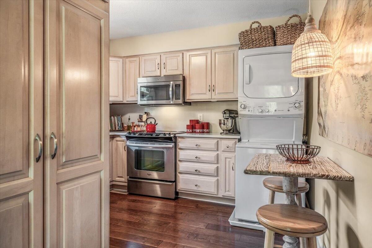 Interior, Kitchen, Washer, Wood Texture Flooring