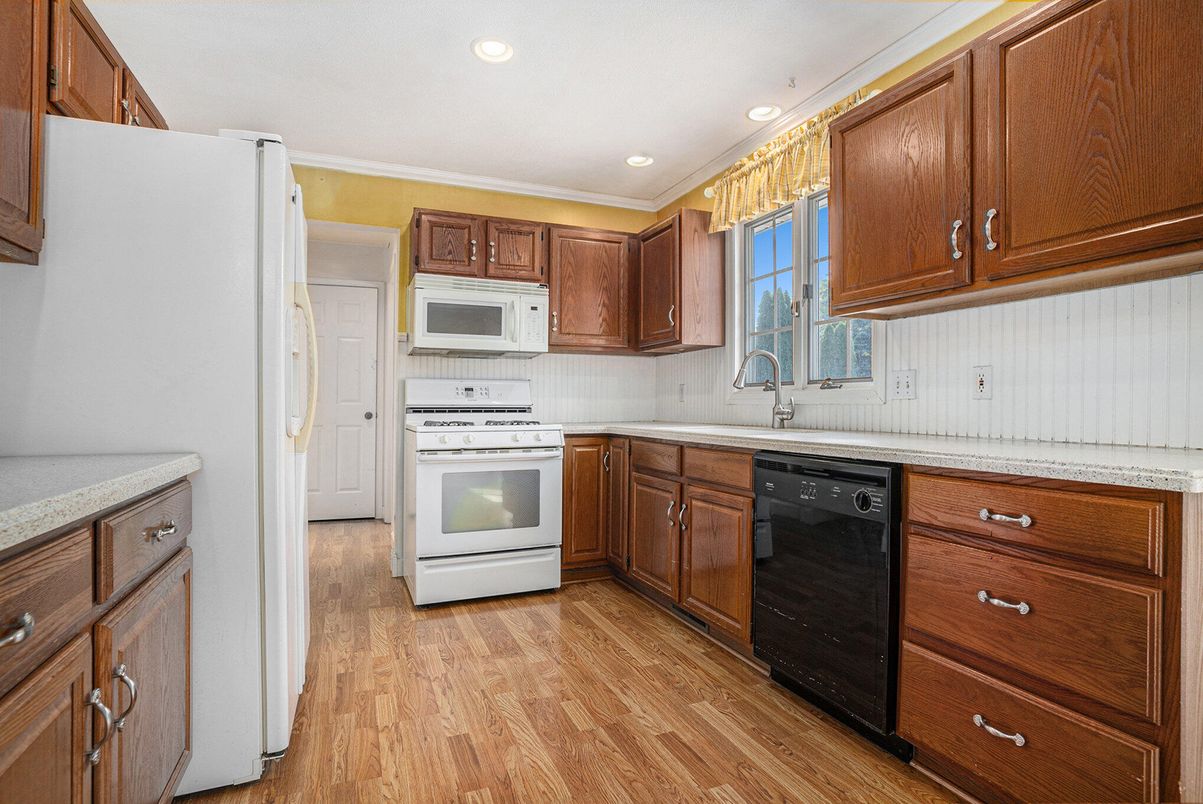 Interior, Kitchen, Recessed Lighting, Wood Texture Flooring