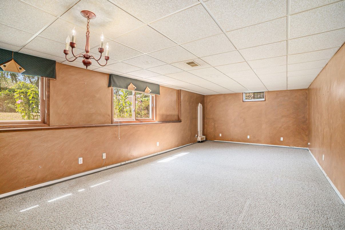 Chandelier, Empty room, Interior