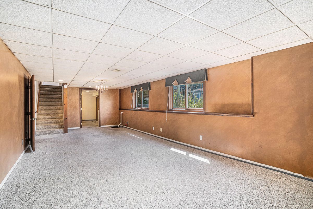 Empty room, Interior, Recessed Lighting