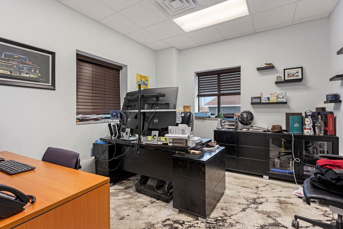 Home Office, Interior