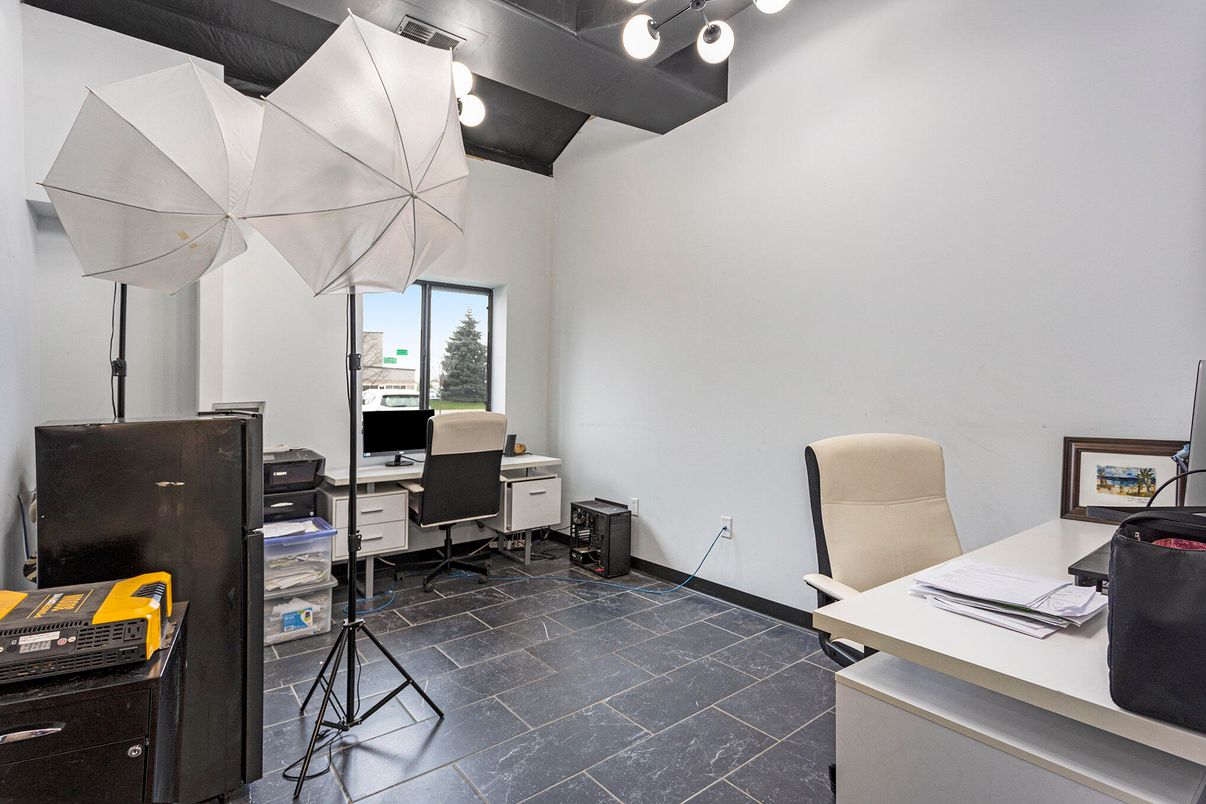 Home Office, Interior