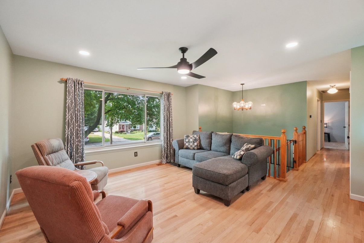 Chandelier, Interior, Living room, Recessed Lighting, Wood Texture Flooring