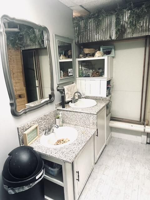 Bathroom, Dual Sink Vanities, Interior, Wood Texture Flooring