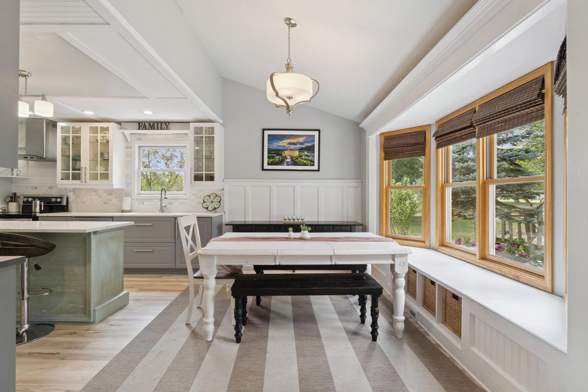 Dining room, Interior, Kitchen, Pendant Lights, Recessed Lighting, Wood Texture Flooring