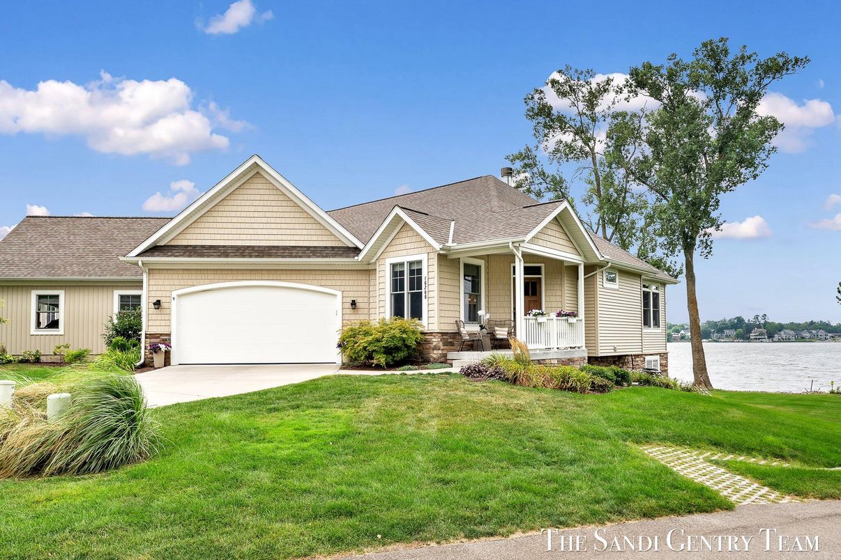 Attached, Exterior, Facade, Water, Ranch