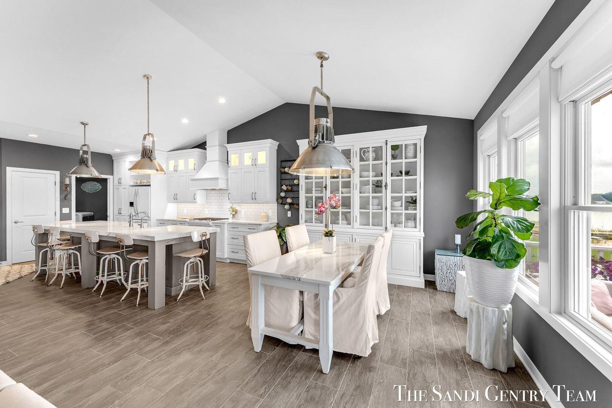 Dining room, Interior, Kitchen, Pendant Lights, Recessed Lighting, Wood Texture Flooring