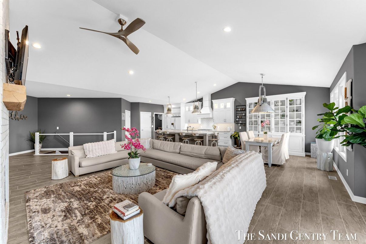Interior, Kitchen, Living room, Pendant Lights, Recessed Lighting, Wood Texture Flooring
