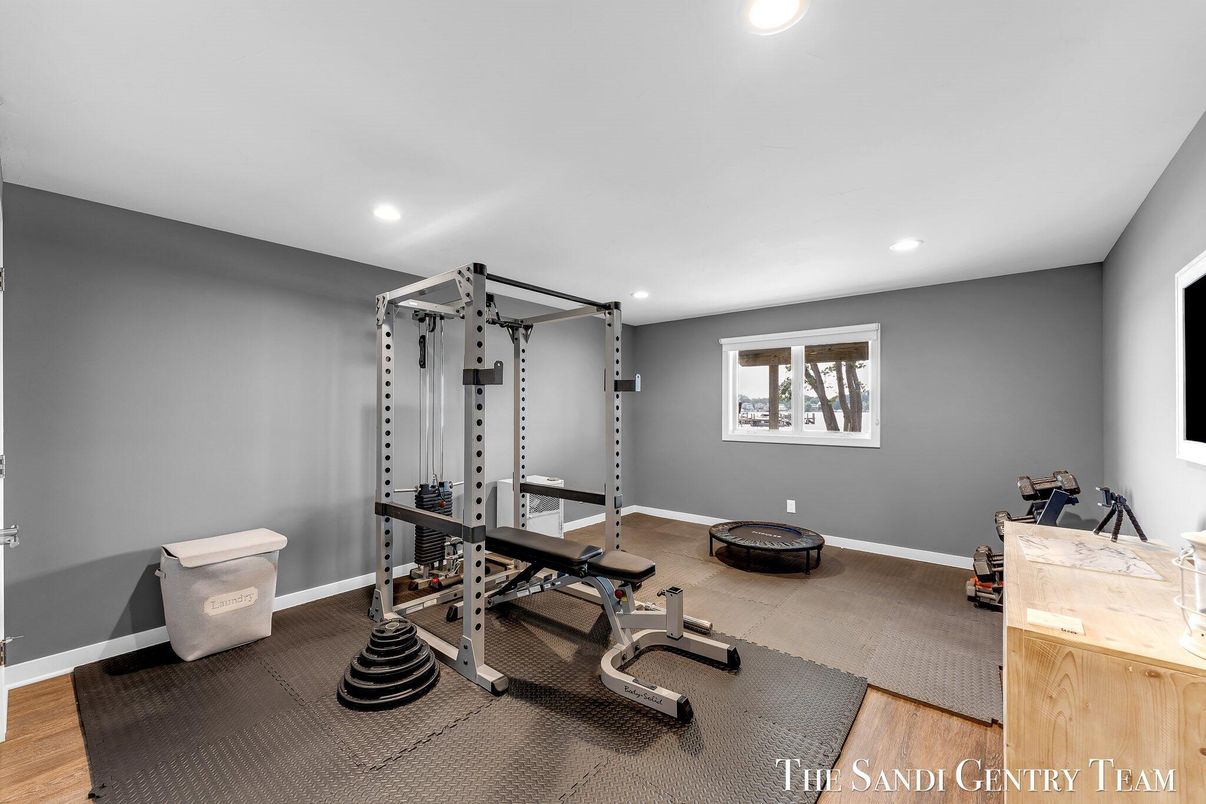 Fitness Equipment, Interior, Recessed Lighting, Wood Texture Flooring