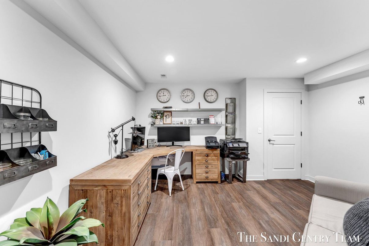 Home Office, Interior, Recessed Lighting, Wood Texture Flooring