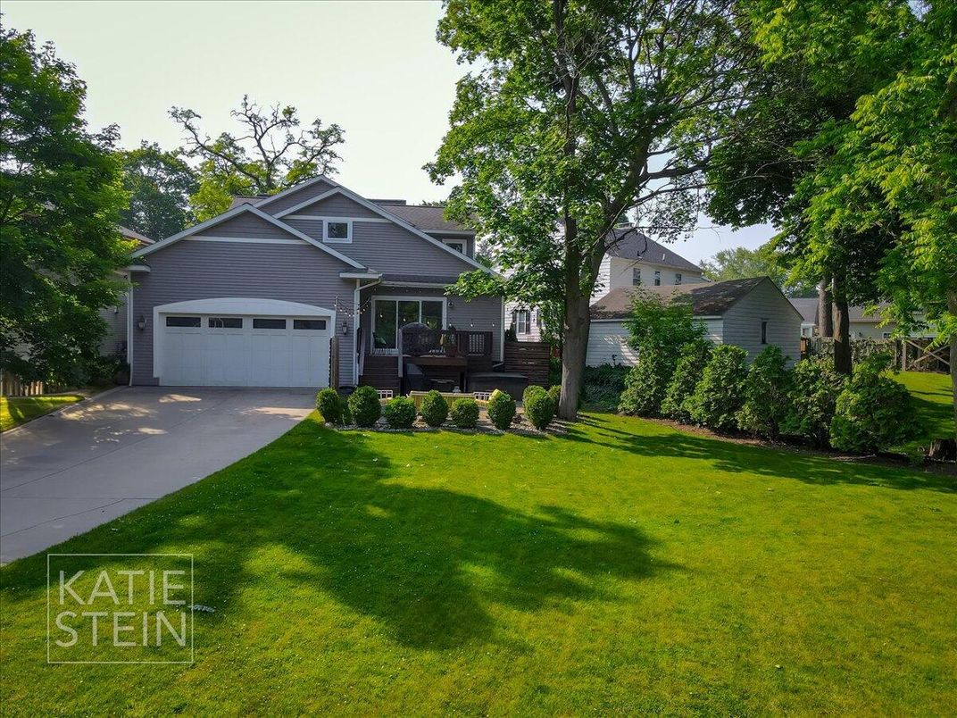 Attached, Backyard, Exterior, Facade, American Craftsman
