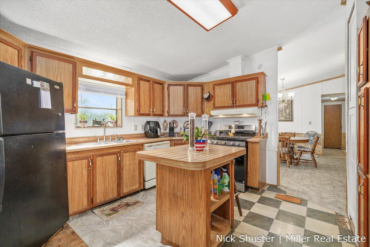 Chandelier, Dining room, Interior, Kitchen