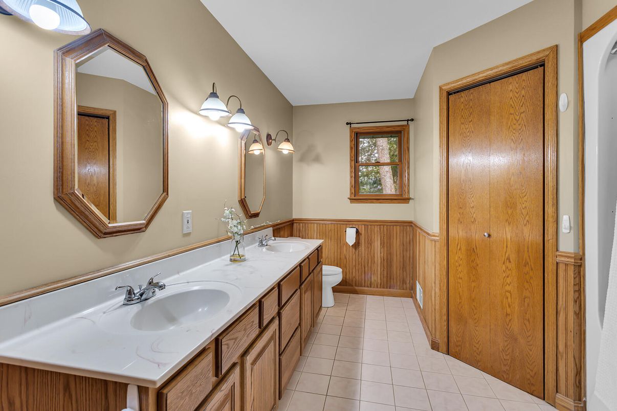 Bathroom, Dual Sink Vanities, Interior