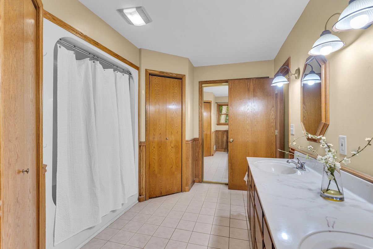 Bathroom, Dual Sink Vanities, Interior