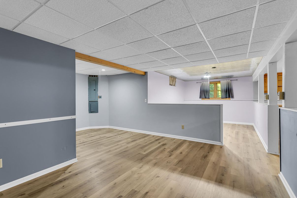 Empty room, Interior, Recessed Lighting, Wood Texture Flooring
