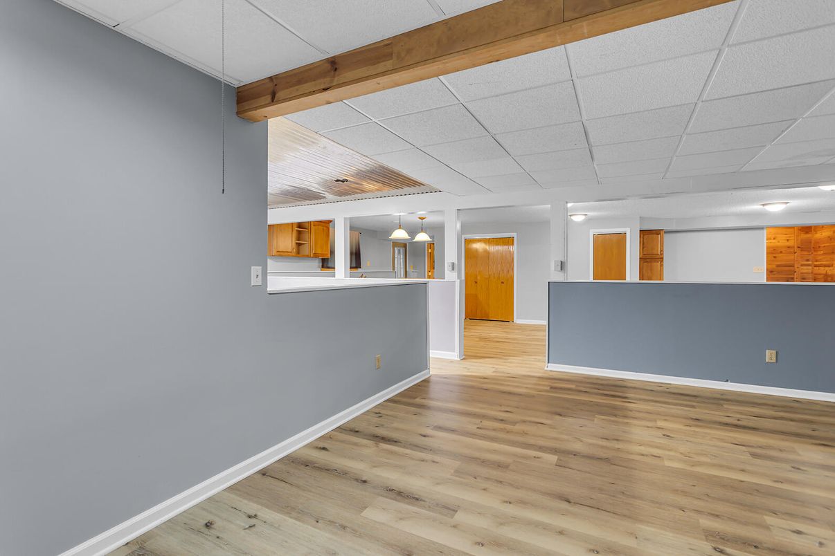 Empty room, Interior, Pendant Lights, Wood Texture Flooring