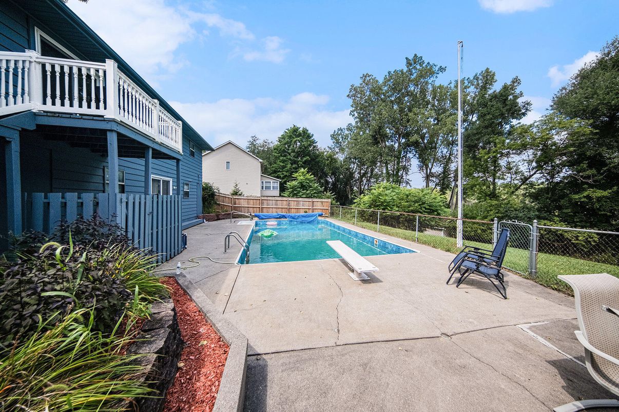 Exterior, Pool