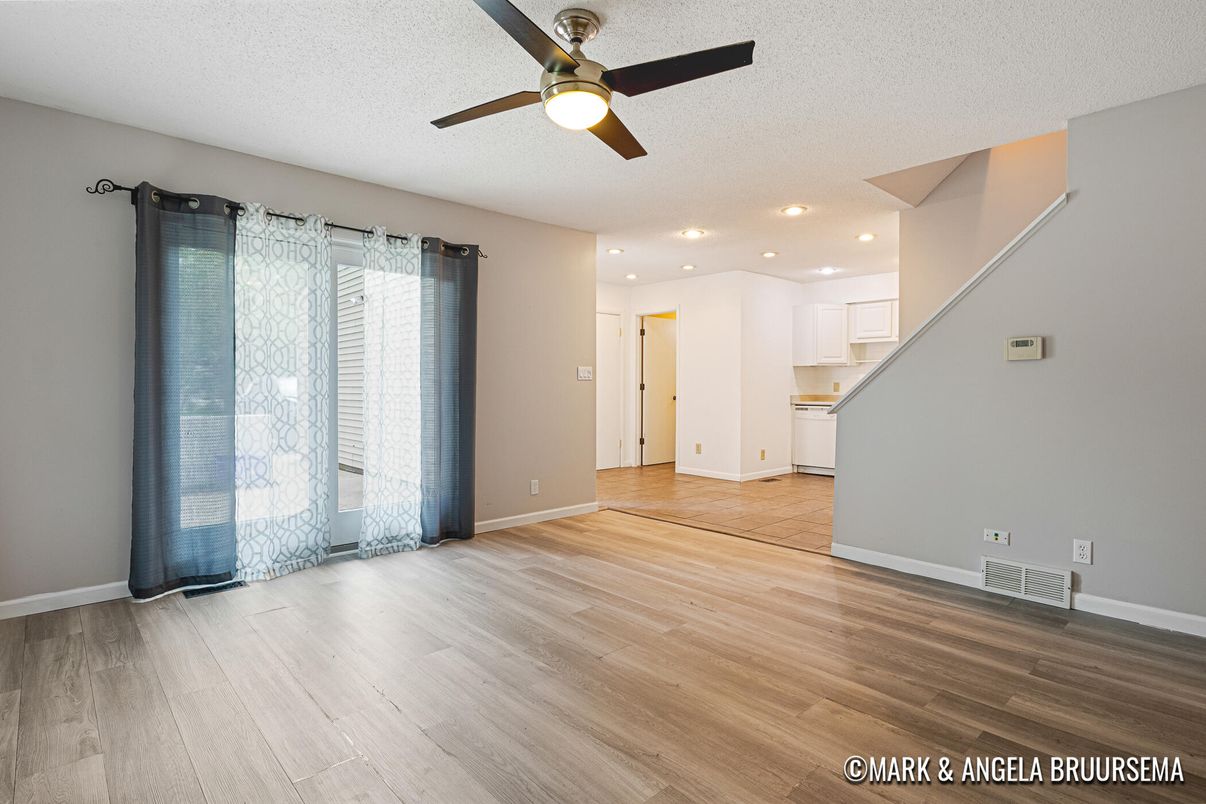 Empty room, Interior, Recessed Lighting, Wood Texture Flooring