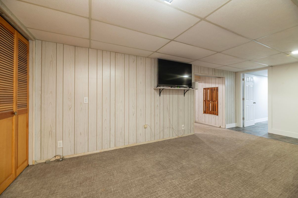 Empty room, Interior, Recessed Lighting