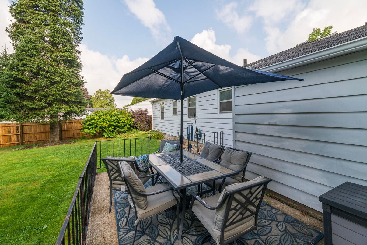 Backyard, Exterior