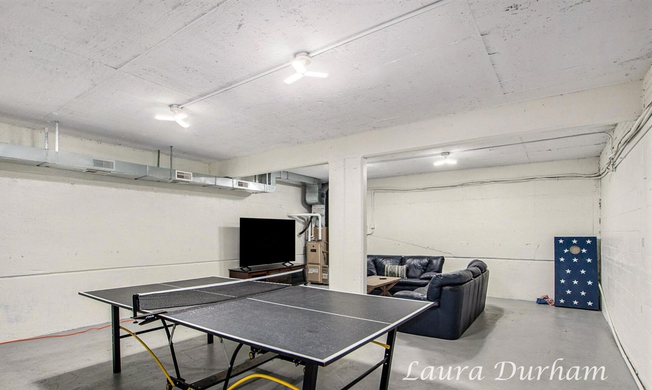 Game Room, Interior
