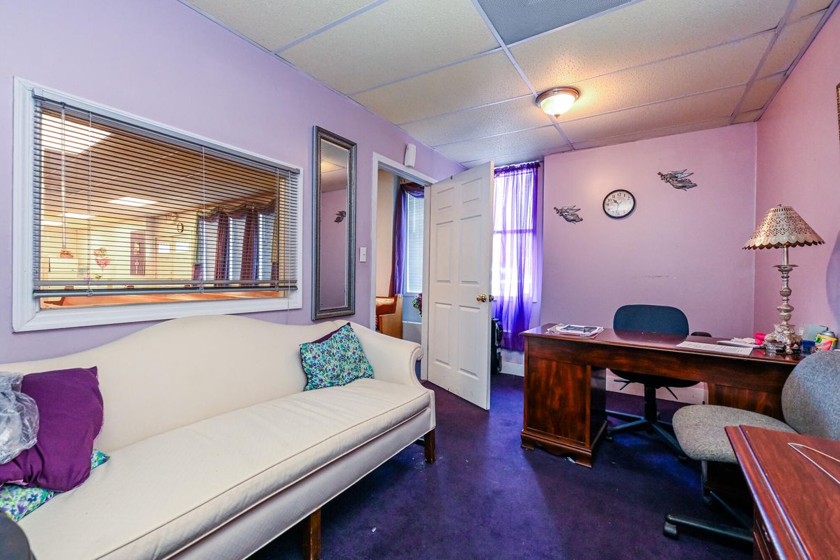 Home Office, Interior