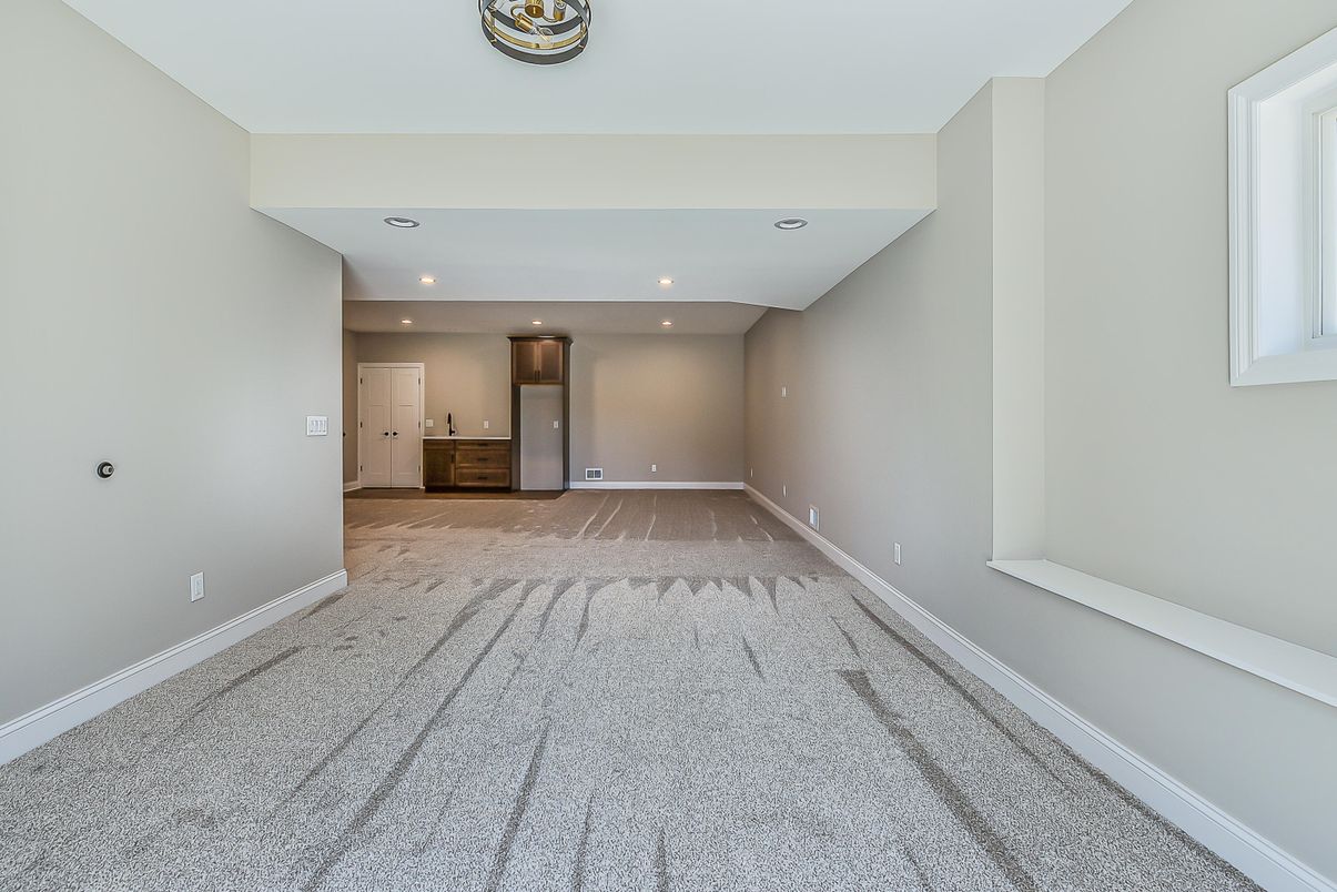 Empty room, Interior, Recessed Lighting
