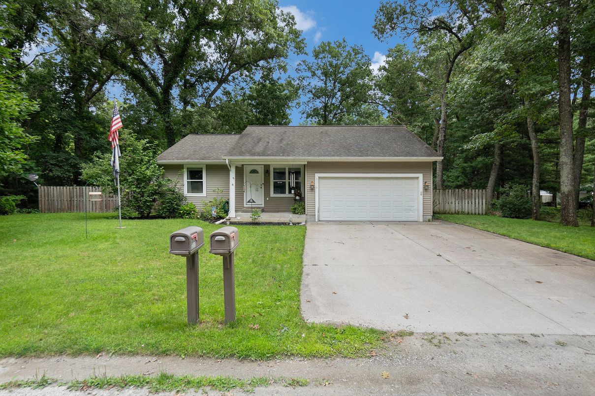 Attached, Backyard, Exterior, Facade, Cape Cod