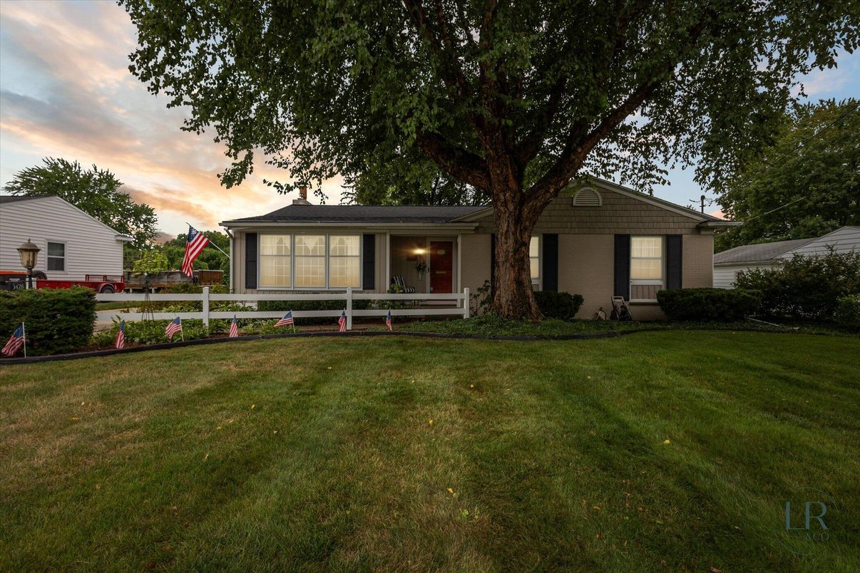 Backyard, Exterior, Facade, Split Level
