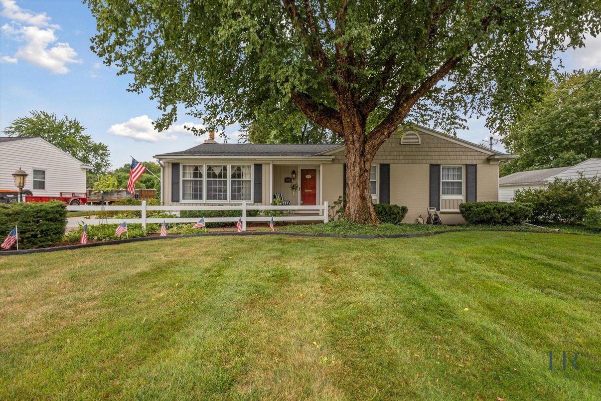 Backyard, Exterior, Facade, Ranch