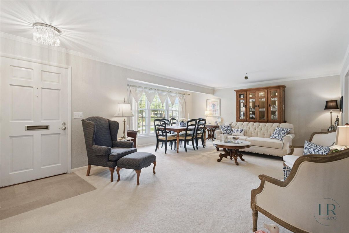 Chandelier, Dining room, Interior, Living room