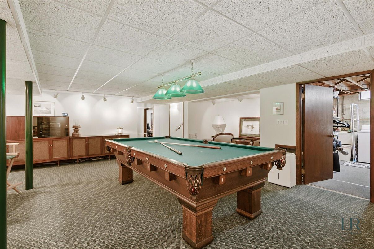 Billiard Table, Game Room, Interior