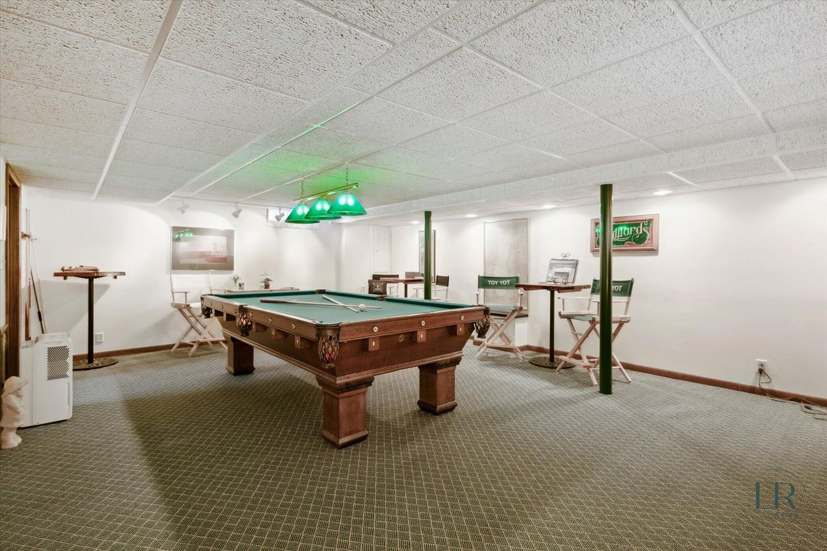 Billiard Table, Game Room, Interior, Recessed Lighting