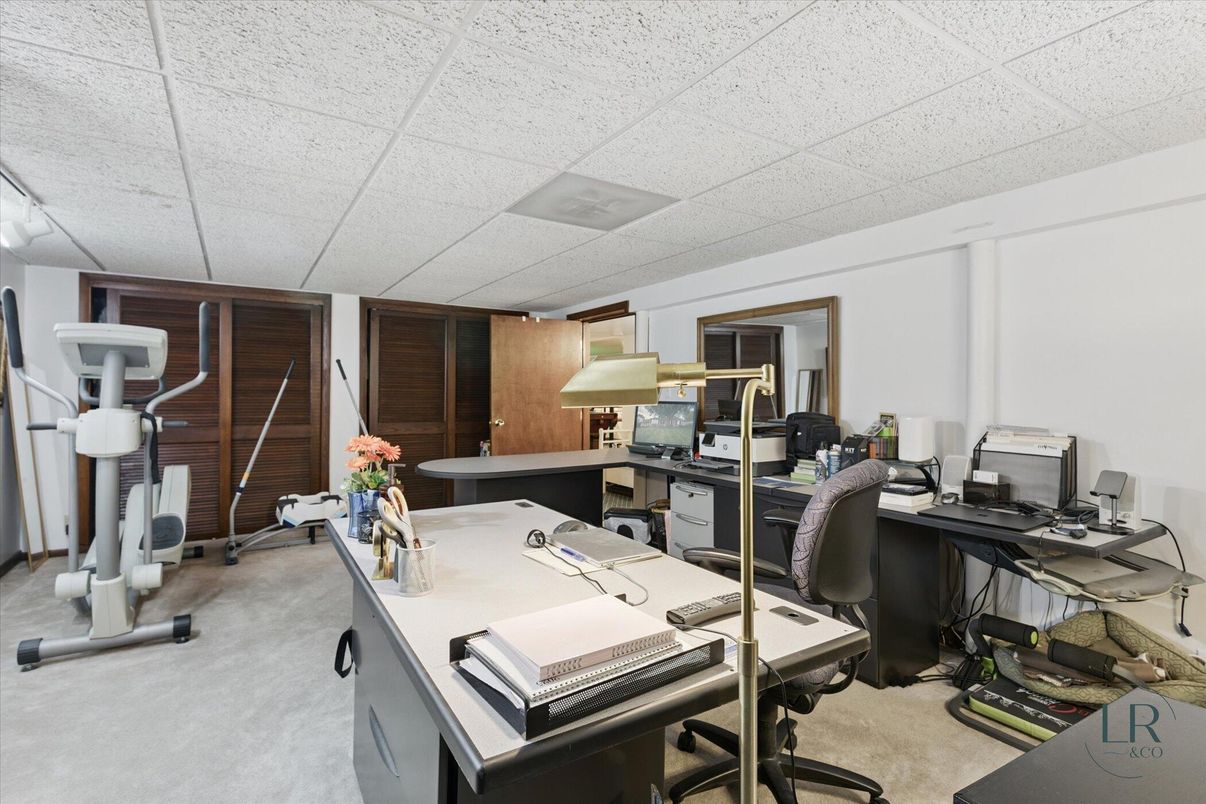Home Office, Interior