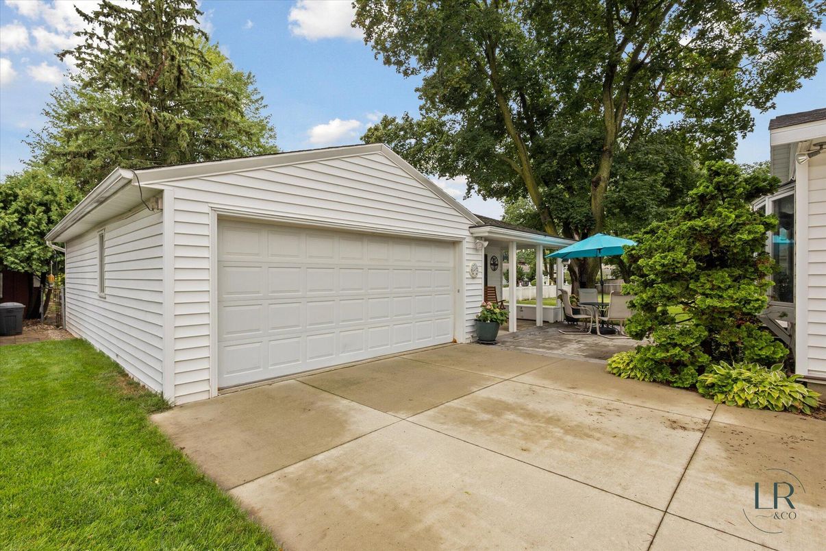 Detached Garage, Exterior