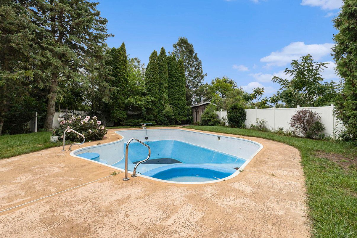 Exterior, Pool