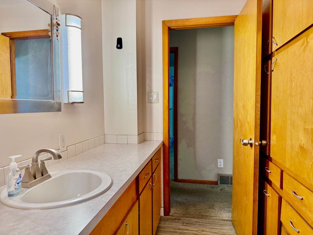 Bathroom, Interior, Tile Countertops