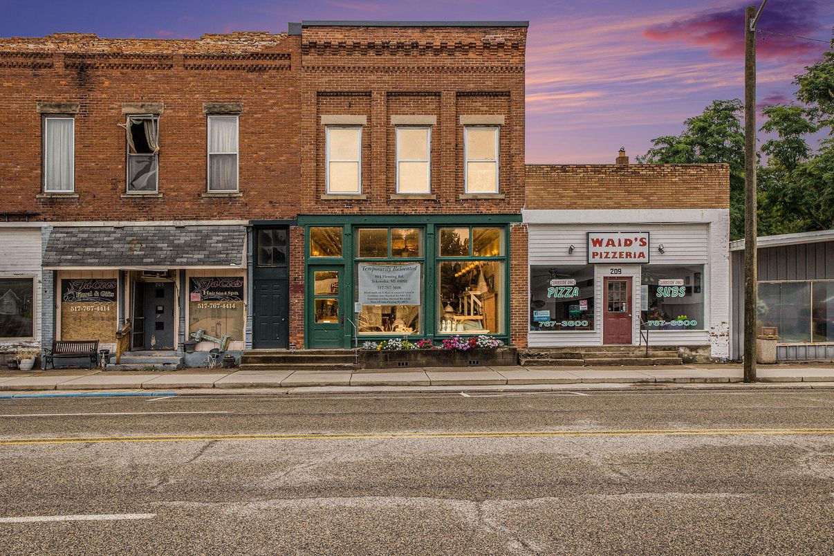 Exterior, Facade, Brick Facade, Rowhouse