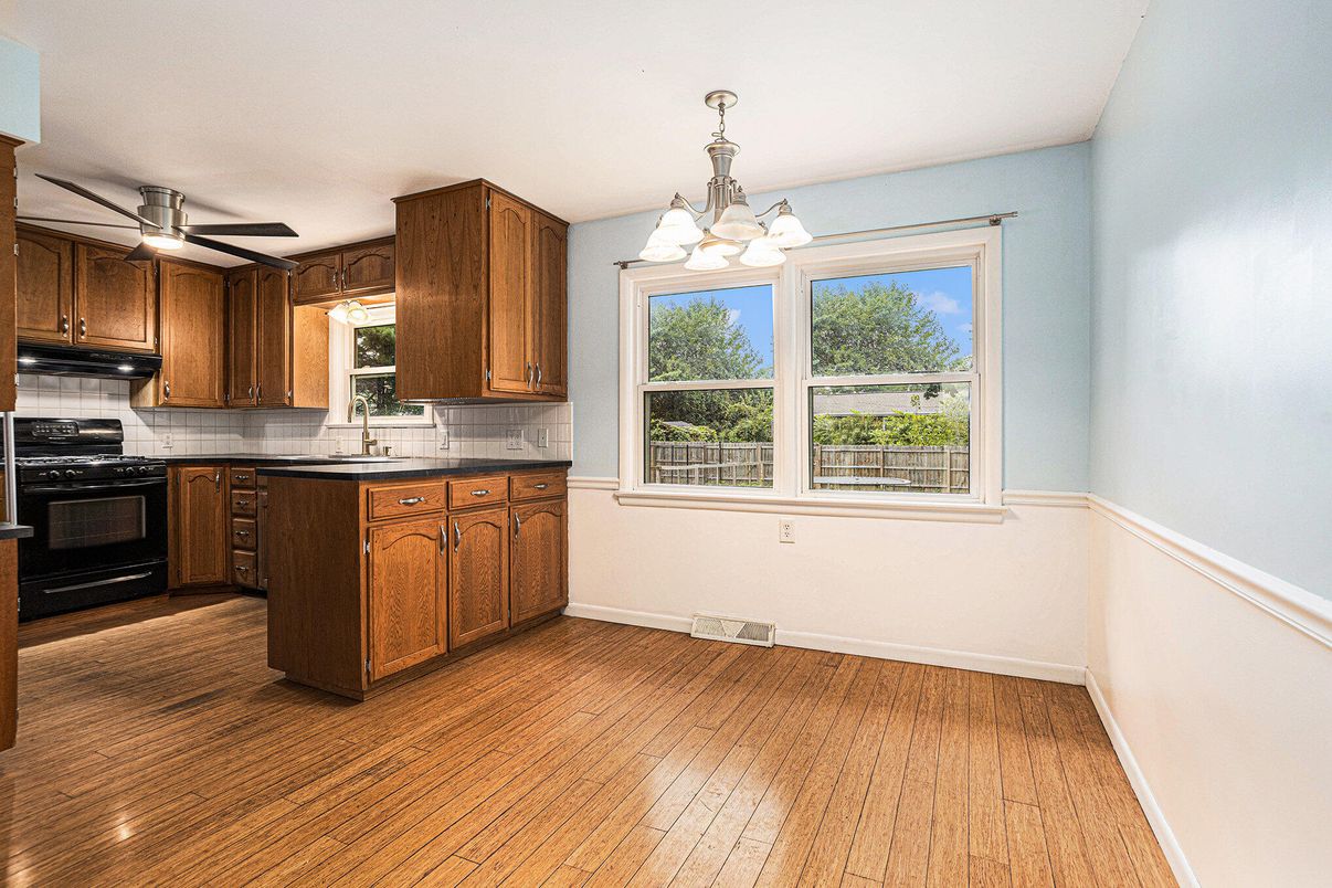 Chandelier, Interior, Kitchen, Wood Texture Flooring