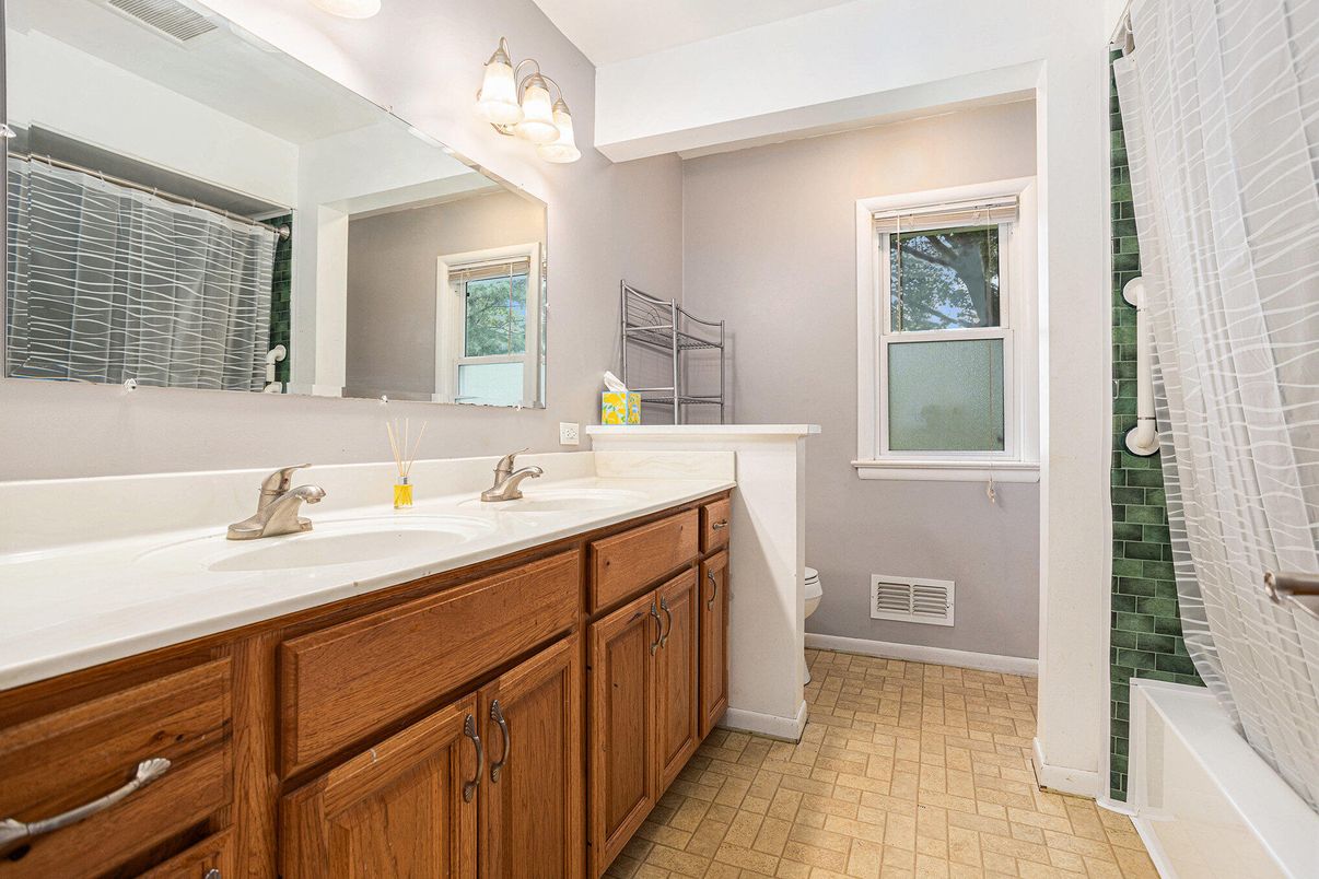 Bathroom, Dual Sink Vanities, Interior