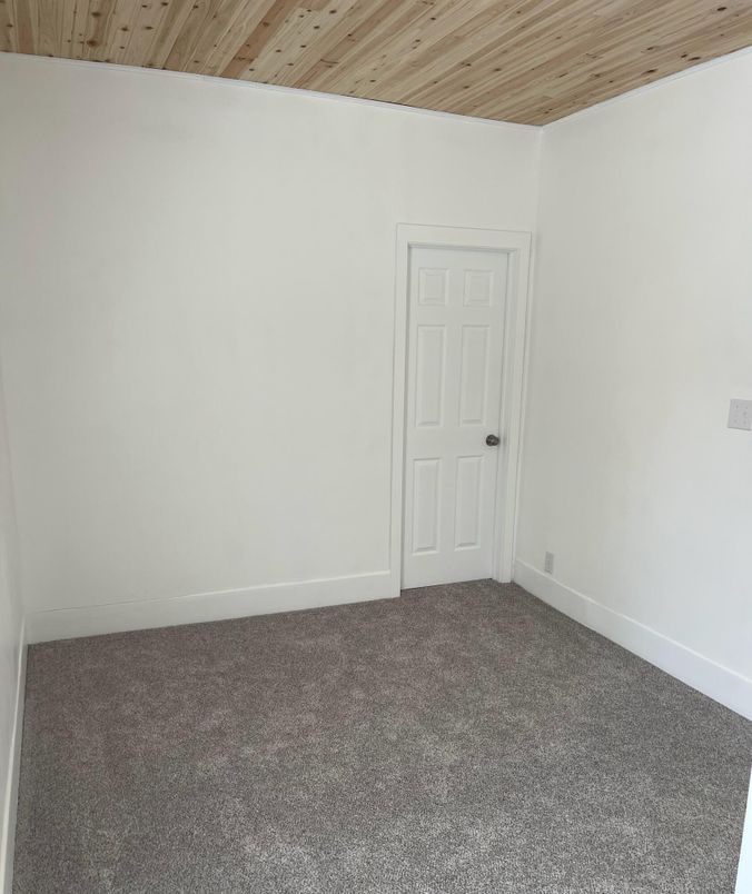 Empty room, Interior, Wooden Ceilings