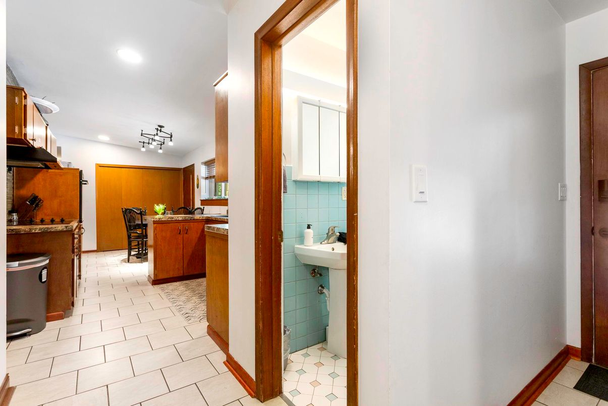 Bathroom, Dining room, Interior, Recessed Lighting