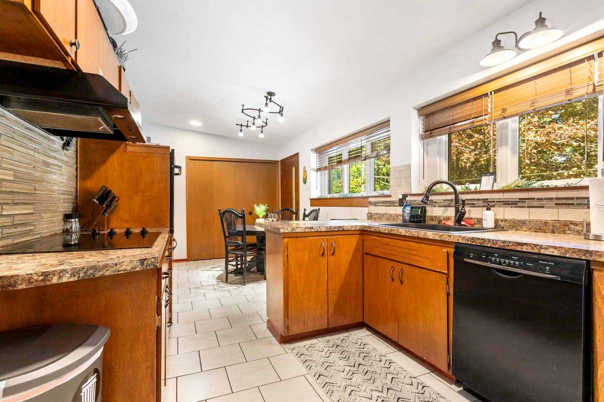 Dining room, Interior, Kitchen, Recessed Lighting