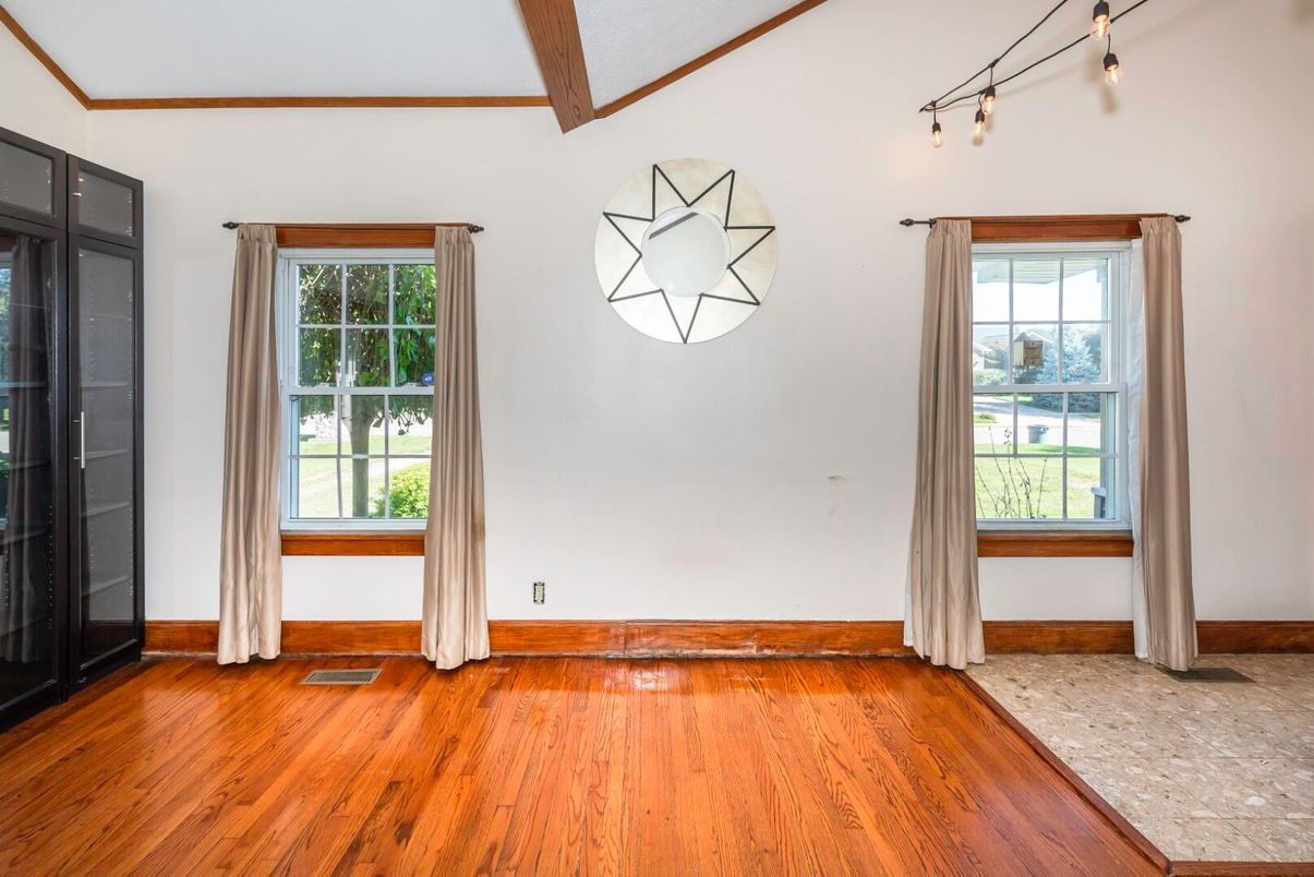 Empty room, Interior, Wooden Beams, Wood Texture Flooring