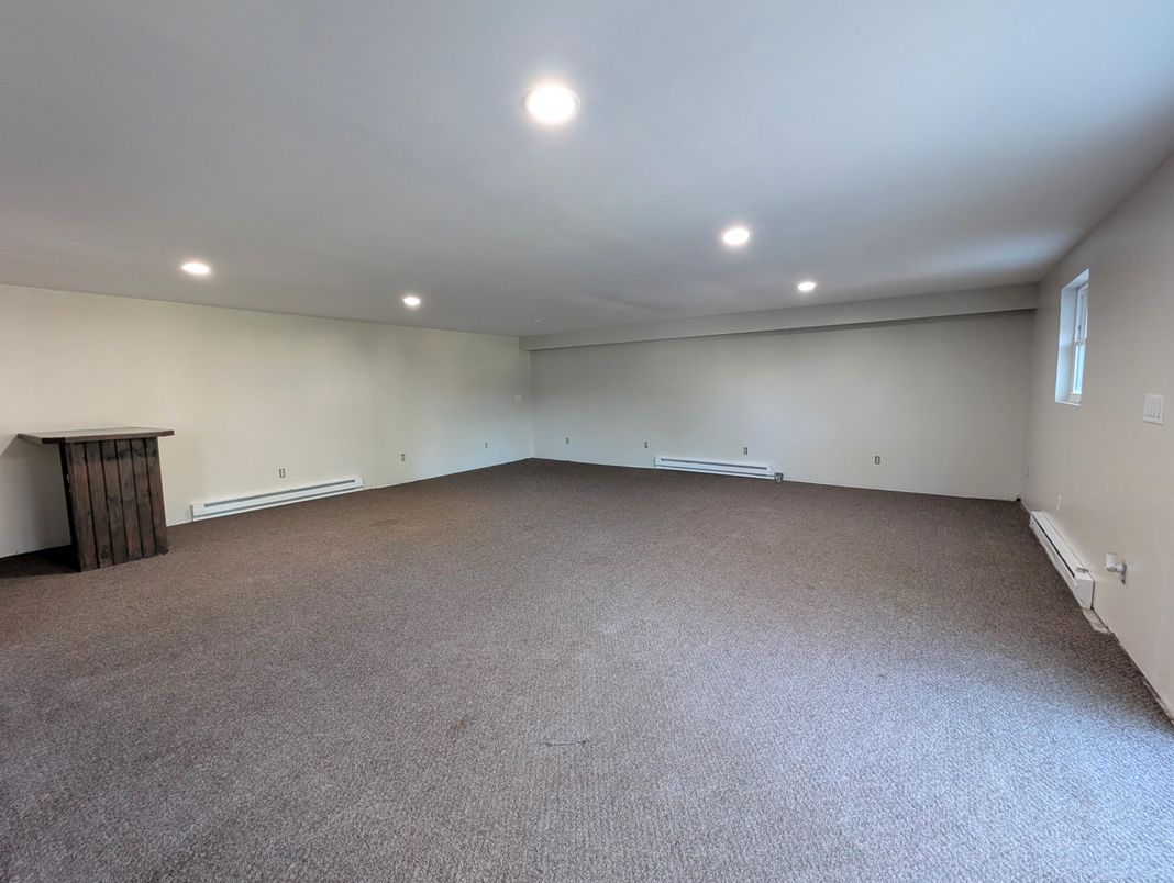 Empty room, Interior, Recessed Lighting
