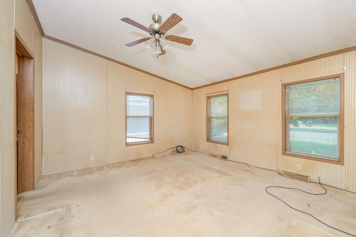 Empty room, Interior