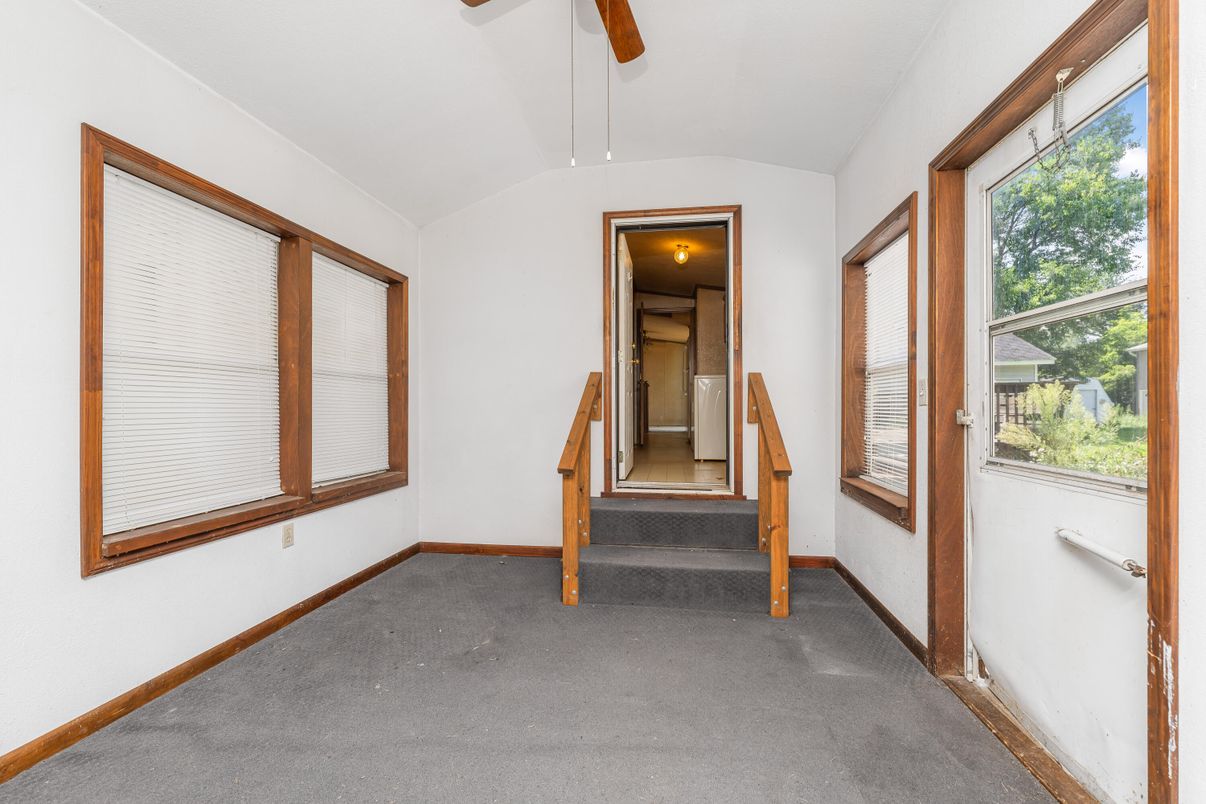 Empty room, Interior